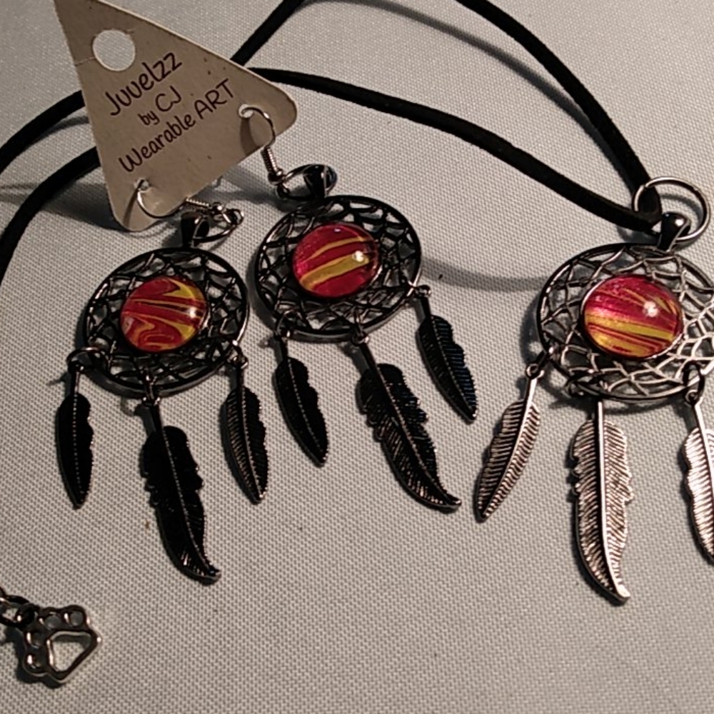Jewlery necklace and earrings
